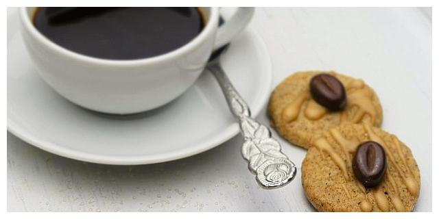 Tasse Kaffee und Kekse